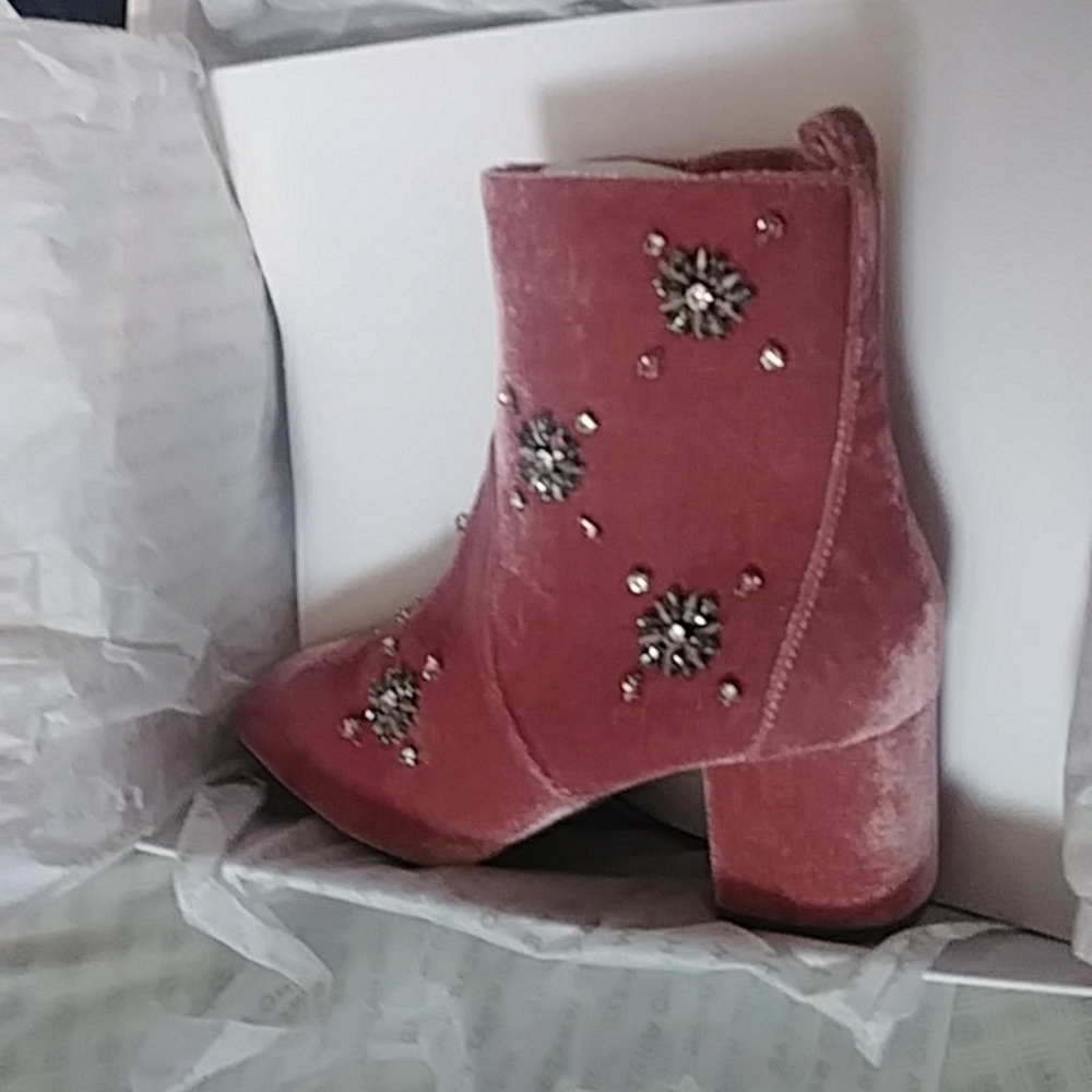 Who What Wear Pink ALESSIA EMBELLISHED VELVET ANKLE BOOT w/ Block Heel NIB - Picture 8 of 9